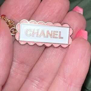Gorgeous light pink & white Chanel necklace!